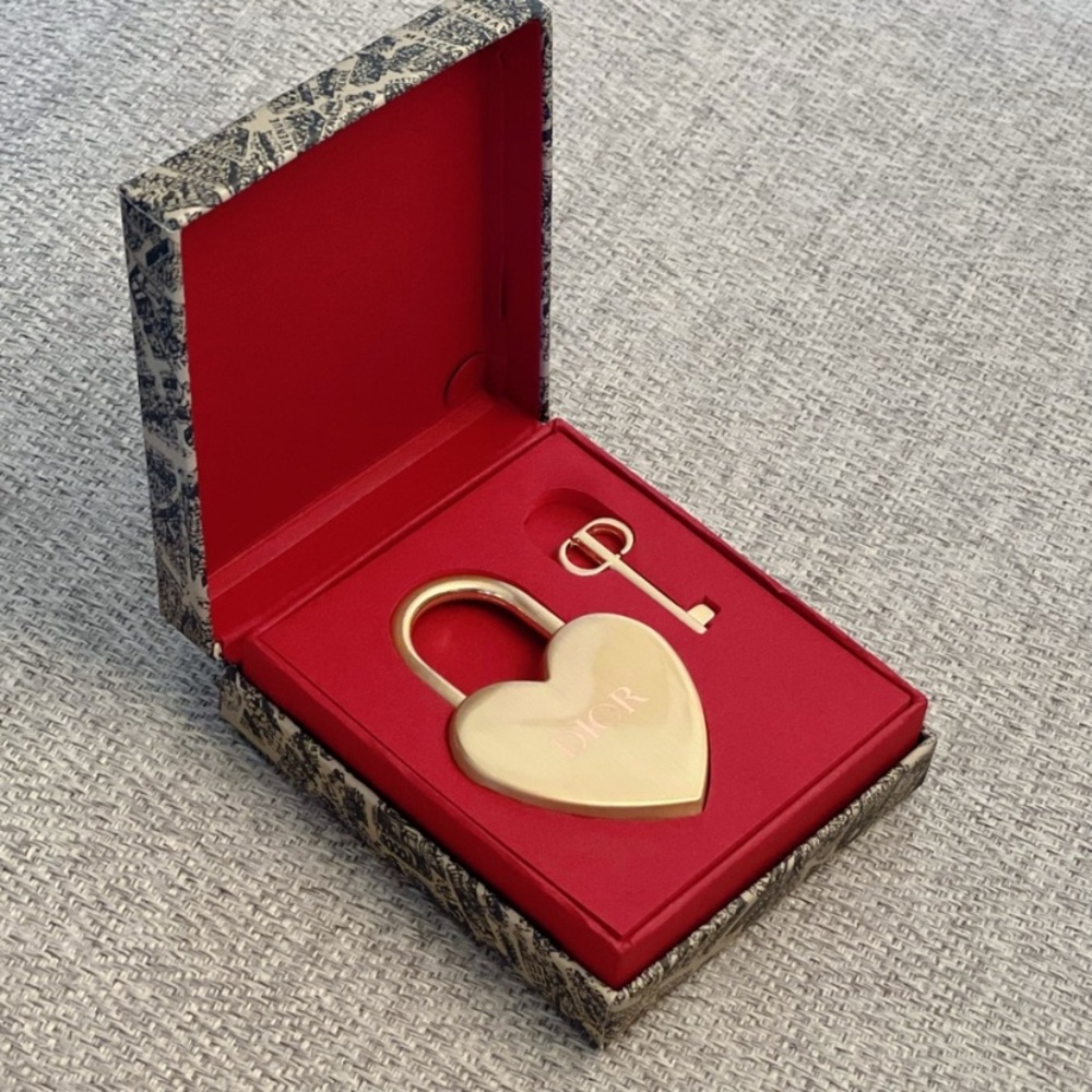 Dior Beauty Gold Heart Lock & Key - Picture 3 of 4